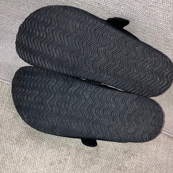 Time and Tru memory foam size 7 women’s slip on shoe Black Suede Sandals - Picture 5 of 13